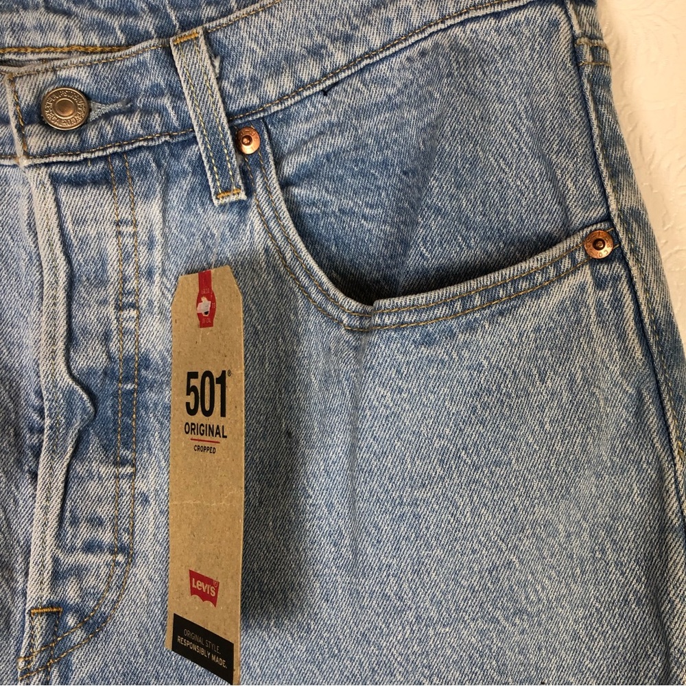 Levi’s 501 Cropped High Rise button Fly size 31 x 26 woman’s light blue wash - Picture 6 of 16